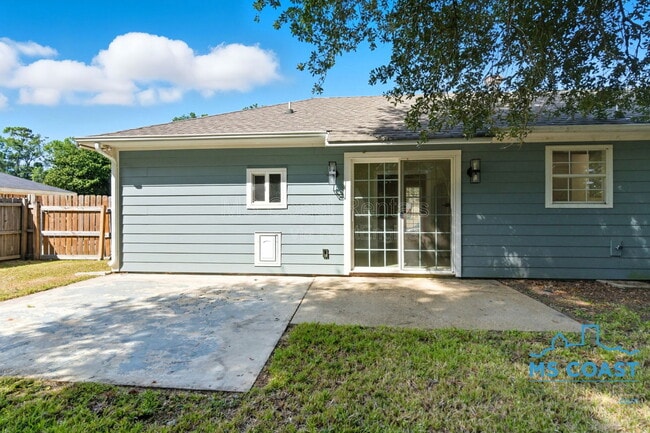 Building Photo - 472 Ginger Dr