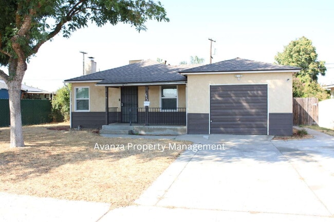Building Photo - Fresno Mayfair District - 4 Bedroom Home  1 Year Lease