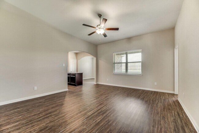 Building Photo - 5500 Persimmon Dr