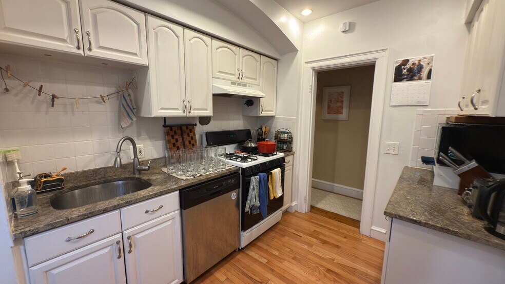 Building Photo - 17 Monmouth Ct