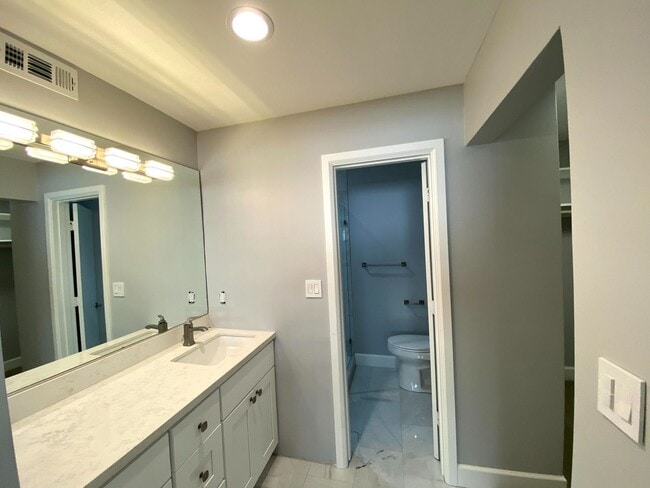 Building Photo - Coming Soon: Stylish 2-Bed Apartment with ...