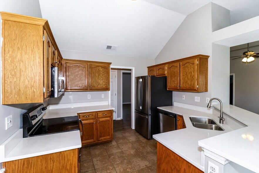 Building Photo - 95 Winding Creek Dr