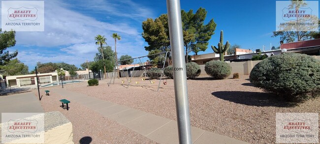 Building Photo - Los Reales & Cardinal area 2/2 with A/C & covered parking