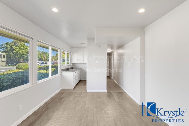 Building Photo - 2009 Florida St