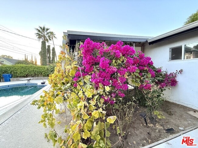 Building Photo - 23744 Hartland St