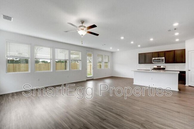 Building Photo - 1103 Diggy Dr