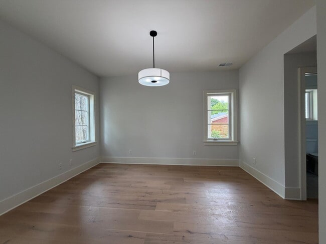 Building Photo - "Spacious and Elegant 4-Bedroom Home on Dover Avenue with 3.5 Baths and Nearly 3000 Sq Ft of Livi...