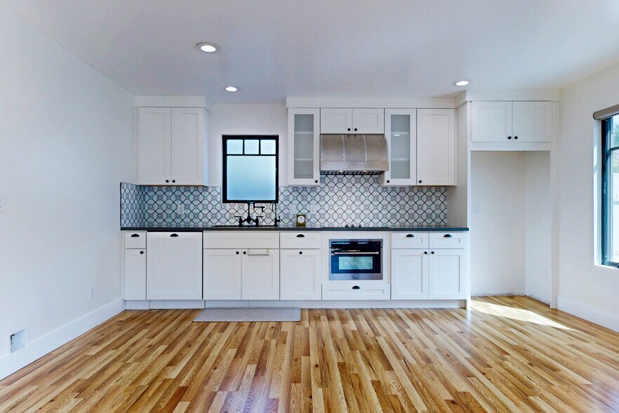 Building Photo - 1843 Las Lunas St