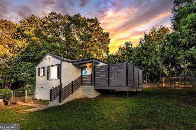 Building Photo - 811 Old Powder Springs Rd SW