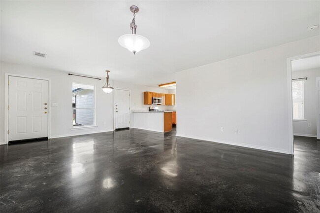 Building Photo - 613 Broken Bow Dr