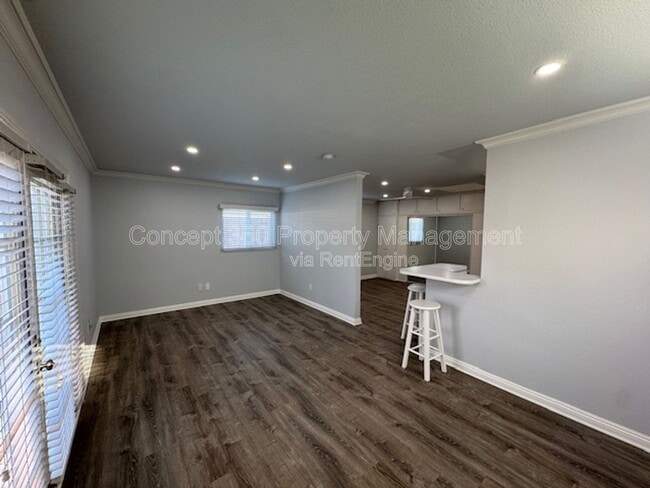 Building Photo - 2061 Lomina Ave