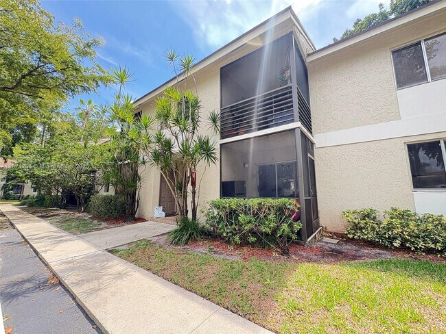Building Photo - 704 Gardens Dr