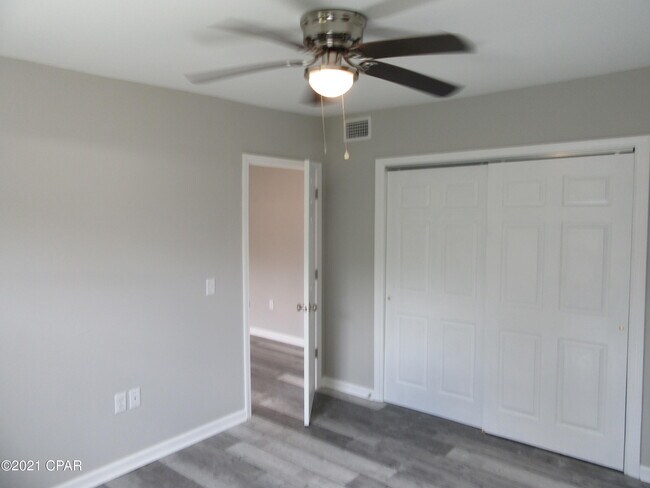 Building Photo - 9823 Clarence St