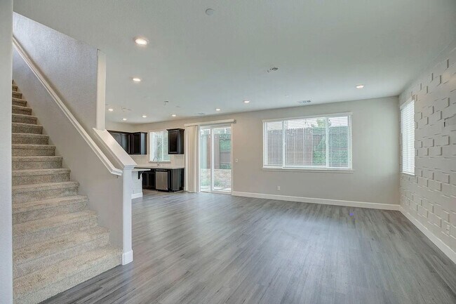 Building Photo - 1606 Lion St