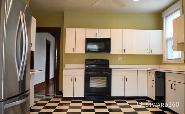 Building Photo - 420 N Marion St