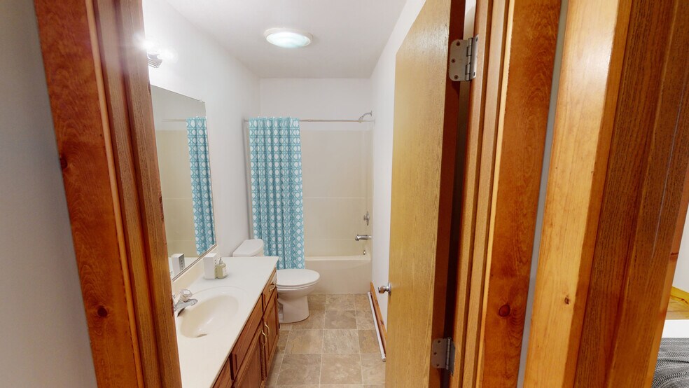 1st Full Bath - 1216 W Ash St
