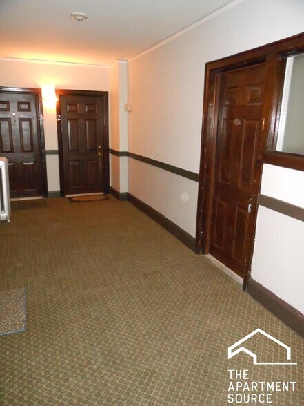 Building Photo - 809 Elm St