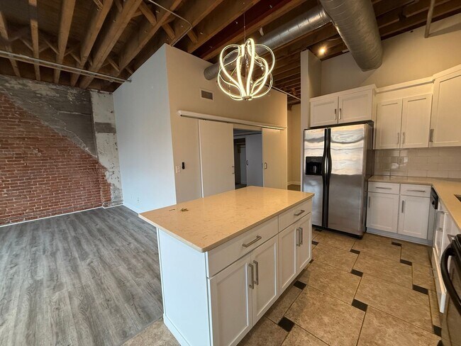 Building Photo - Bonnie Jean Flats