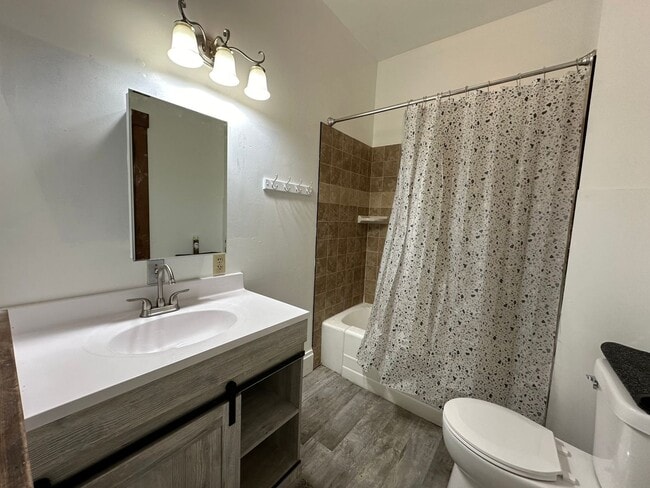 Building Photo - Updated 2 bedroom in Rockwell City $780