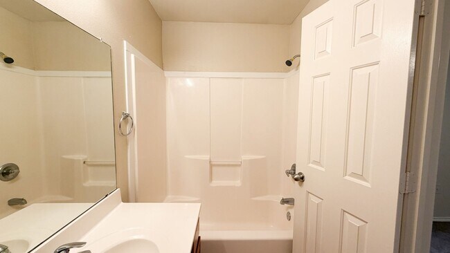 Building Photo - 517 N Brentwood Ave