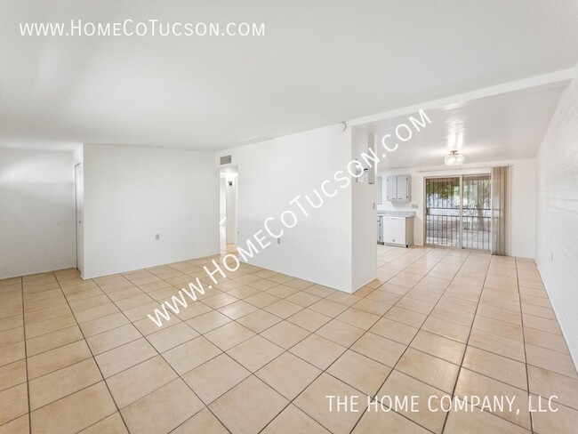 Building Photo - 1446 E Iowa Dr