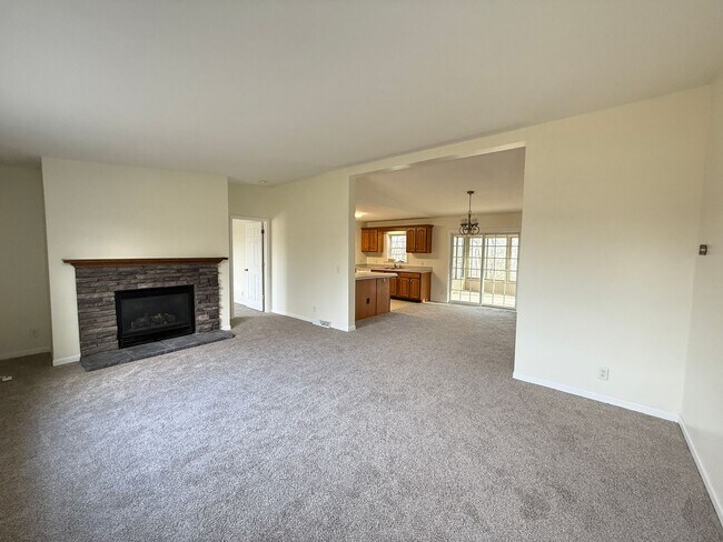 Building Photo - Spacious 3-Bedroom Home with Sunroom and Attached 2-Car Garage in Manchester, MI