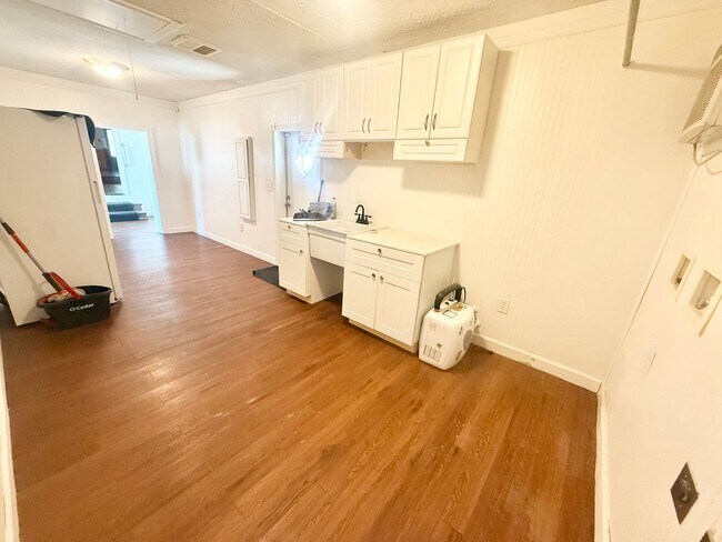 Building Photo - 284 CR 202 E