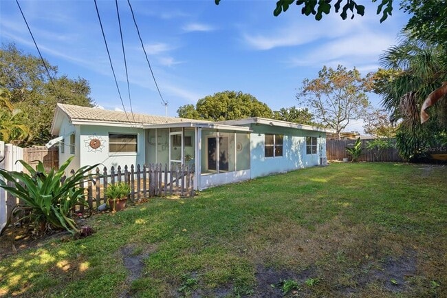 Building Photo - 2039 Pine Ridge Dr