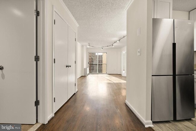 Building Photo - 1239 Vermont Ave NW