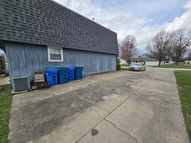 Building Photo - 501 W Farragut St