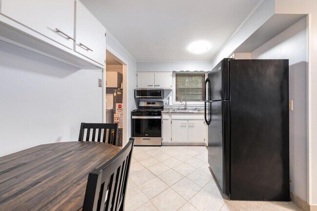 Building Photo - 234 N Hamilton St