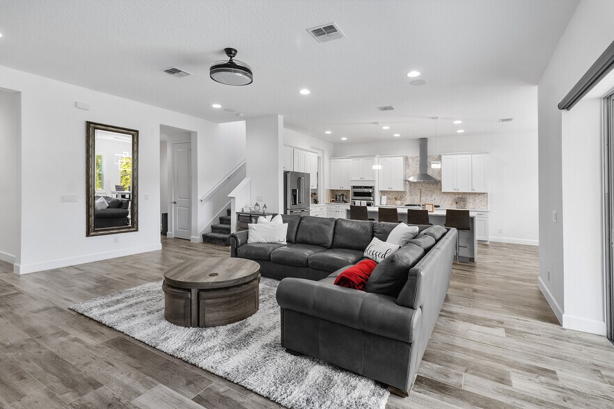 Building Photo - 7531 Mandarin Grove Way