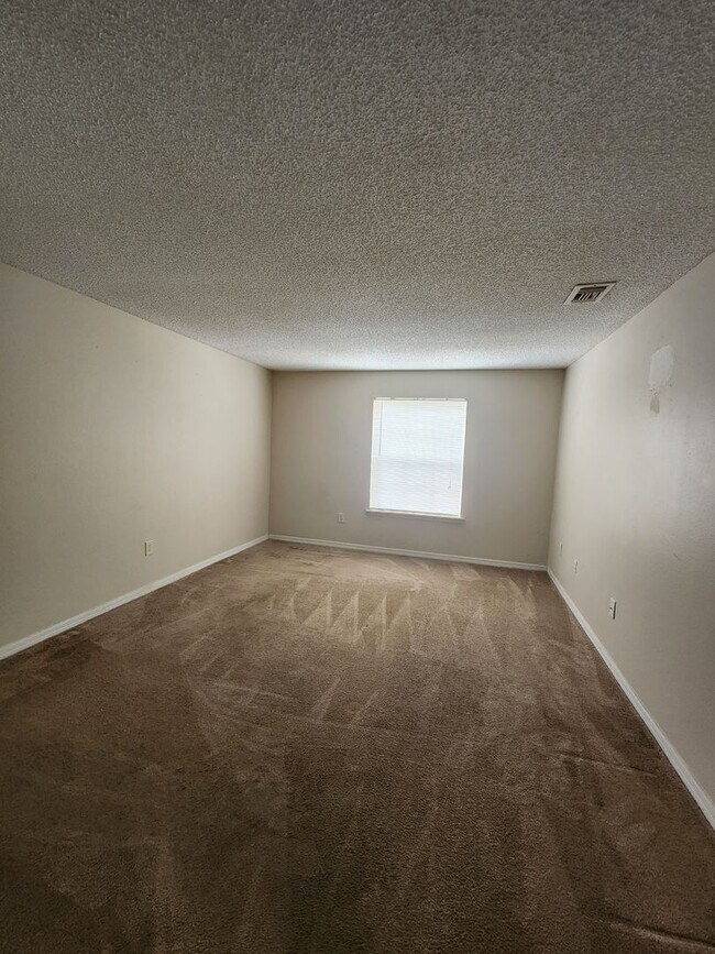 Building Photo - COOMING SOON : 2 Bedroom 2 Bath Condo