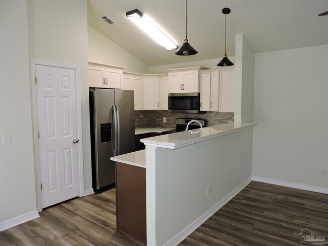 Building Photo - 508 E Gonzalez St