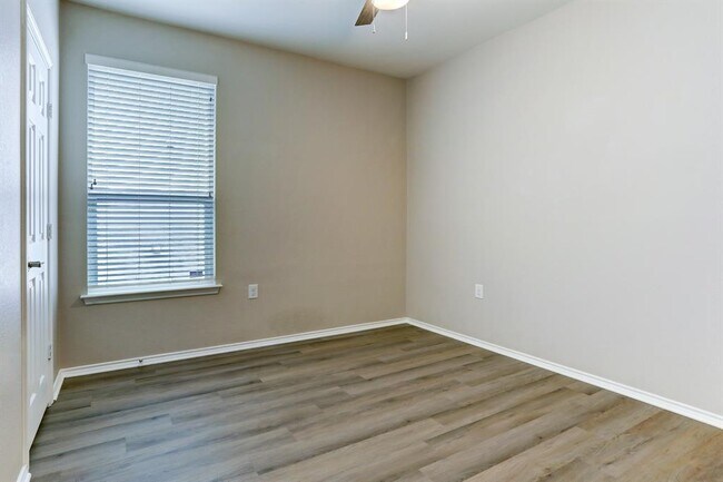 Building Photo - 11108 Helms Deep Dr