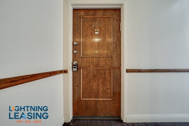 Building Photo - 15132 1/2 Magnolia Blvd-103D