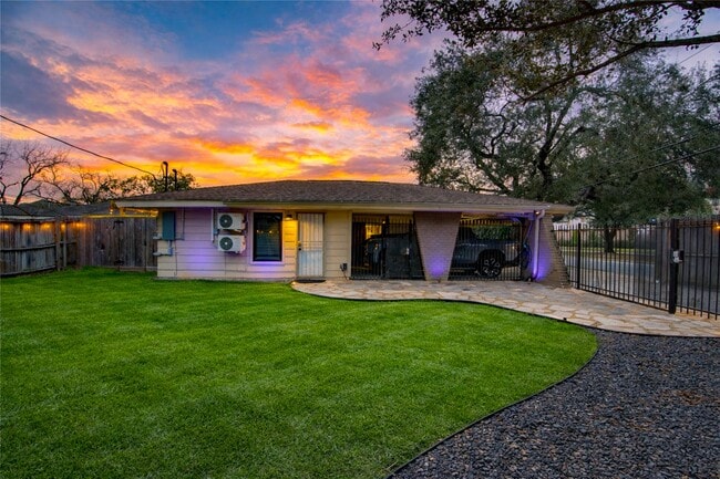 Building Photo - 3201 Westridge St