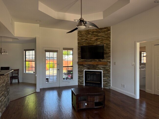 Building Photo - 19 Pilot Point Dr