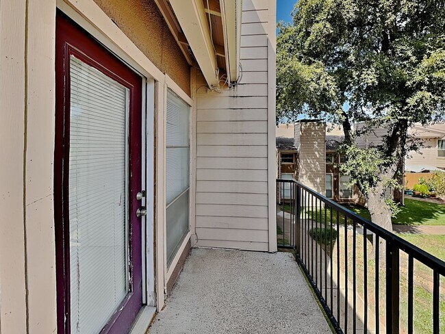 Building Photo - Stylish Upstairs Condo with Fireplace, Pri...