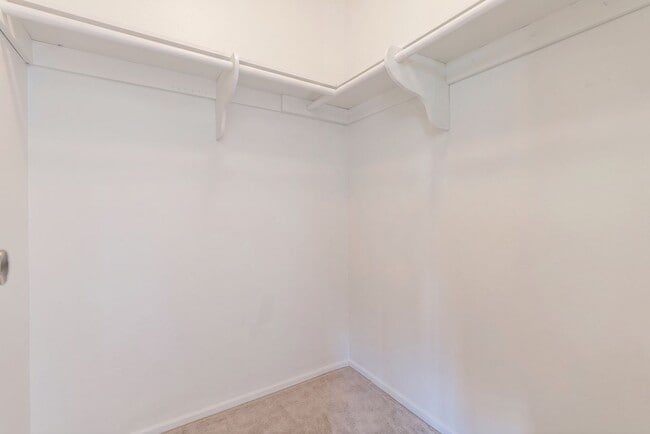 Building Photo - Chatsworth Rent This Now