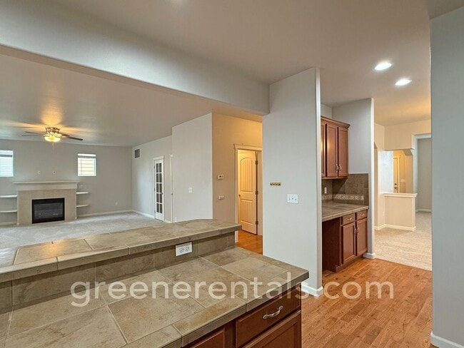 Building Photo - 4BR/2.5BA with Bonus Loft and Den in Lacey