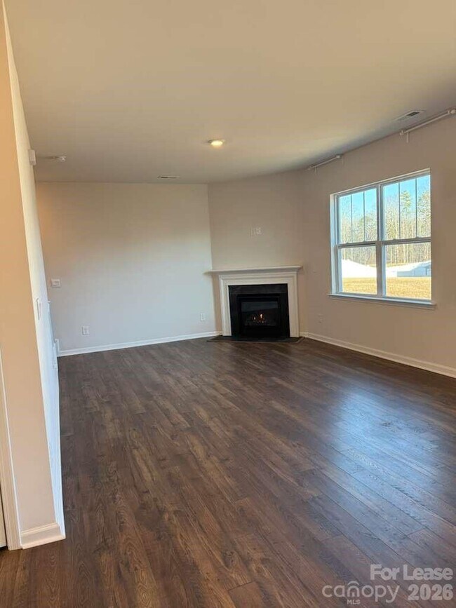 Building Photo - 106 Sierra Rd