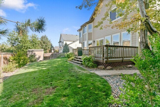 Building Photo - 829 W Sparrow Hawk Dr
