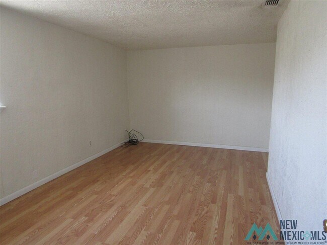 Building Photo - 1208 W Dallas Ave