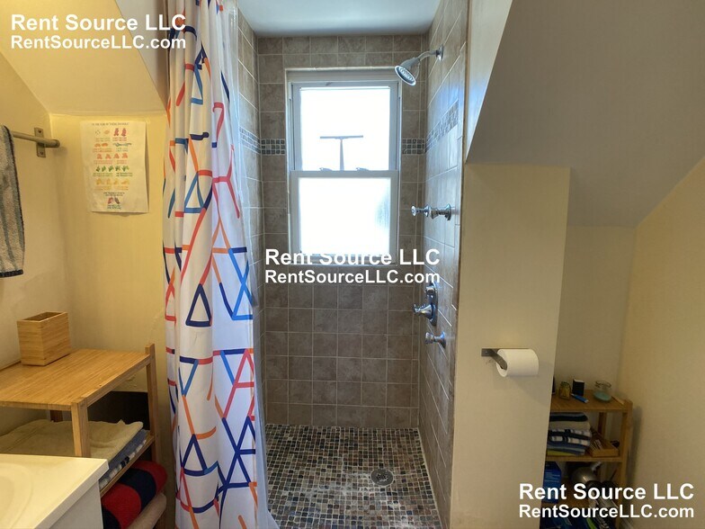 Building Photo - 20 Radcliffe Rd