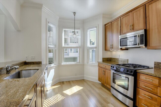Building Photo - 1065 Montgomery St