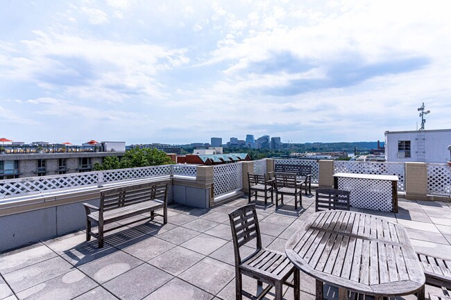 Building Photo - Beautiful One Bedroom in the Heart of Foggy Bottom| Water and Gas Included!
