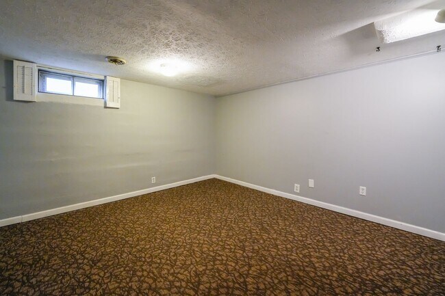 Building Photo - BEAUTIFUL CAPE COD IN BLUEGRASS ESTATES