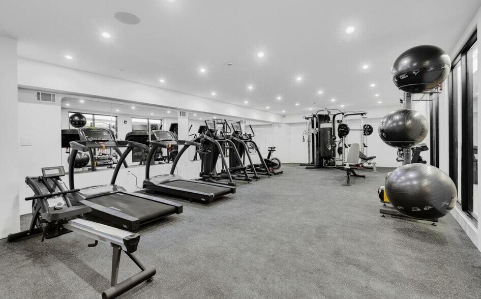 Building Photo - 329 Pacific Ave