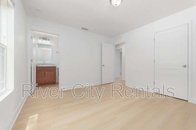 Building Photo - 5403 Laredo St